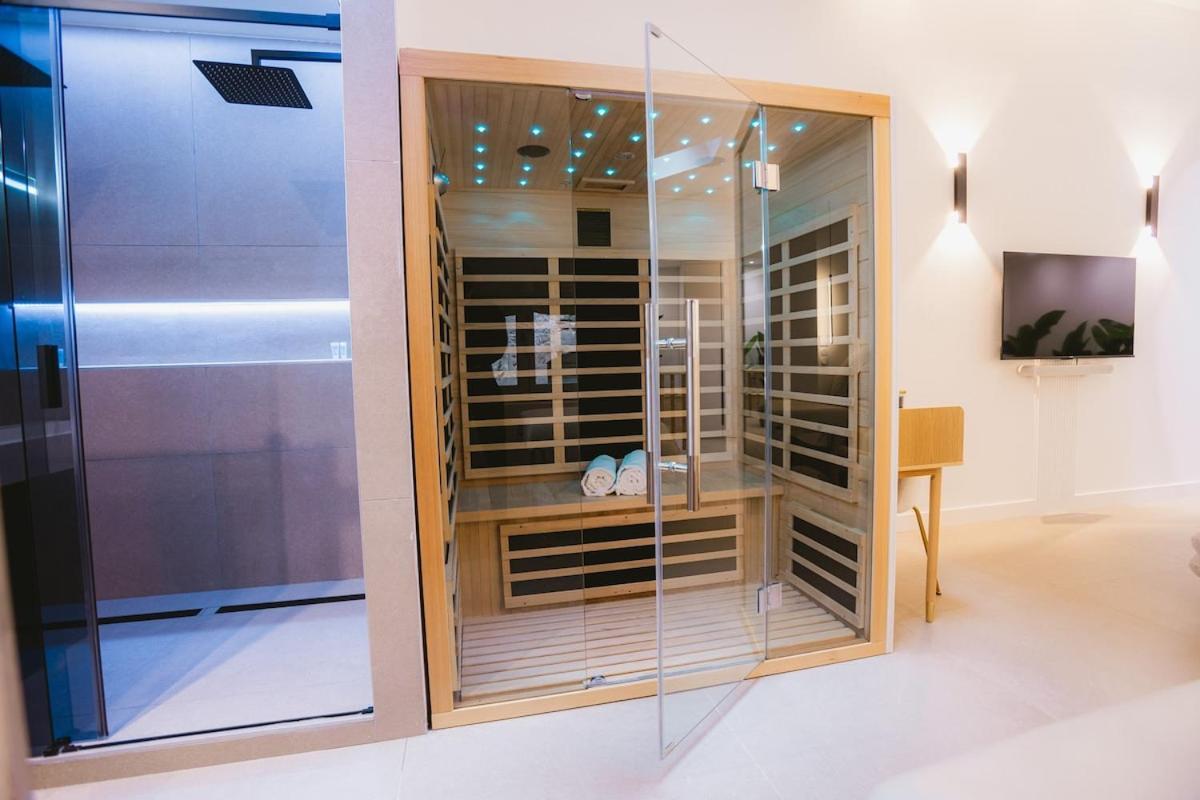 Sauna - Massage - Double Shower - Luxe In Romans Apartment Exterior photo