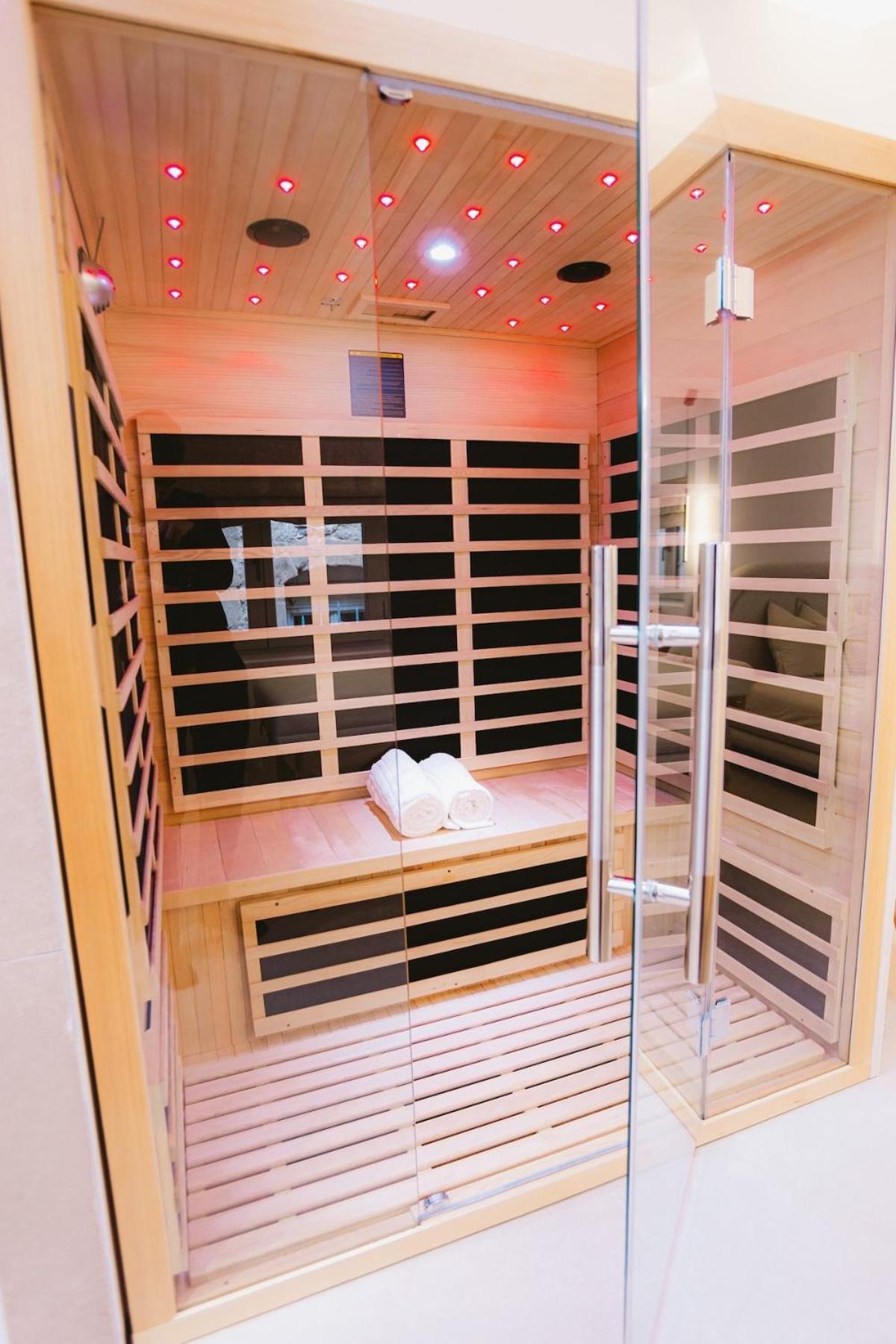 Sauna - Massage - Double Shower - Luxe In Romans Apartment Exterior photo